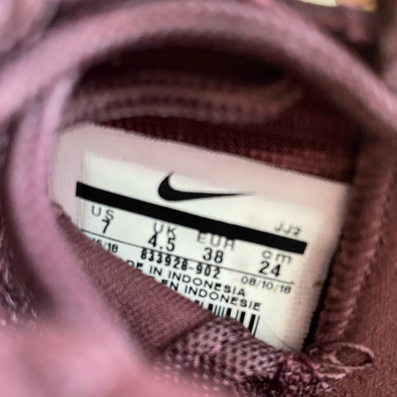 Nike Women’s Roshe One Sneakers - Picture 10 of 10